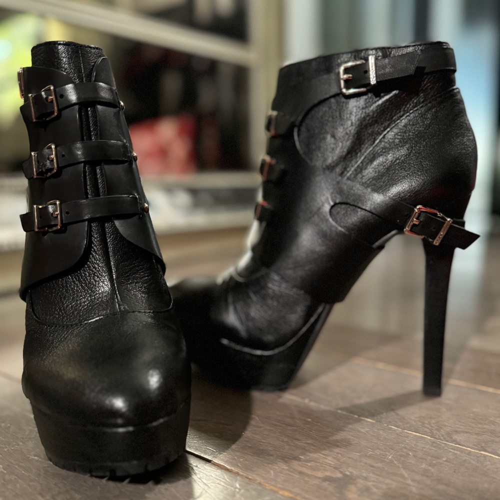 BCBGeneration Size 8.5M / 38.5 Black